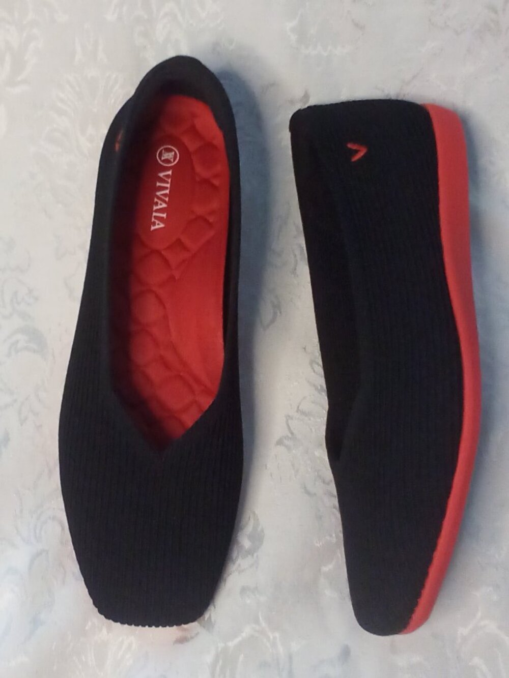 VIVAIA 38.5/8 US MARGOT LIGHTWEIGHT BALLERINA SQUARE TOE V-CUT BACKS W/RED SOLES